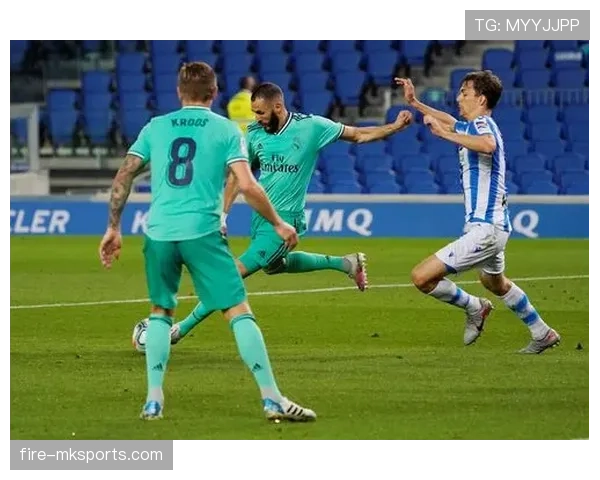 本泽马射门方式